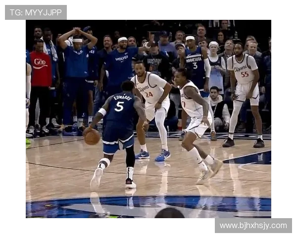 爱德华兹关键时刻三重奏完美收官助力球队逆转取胜