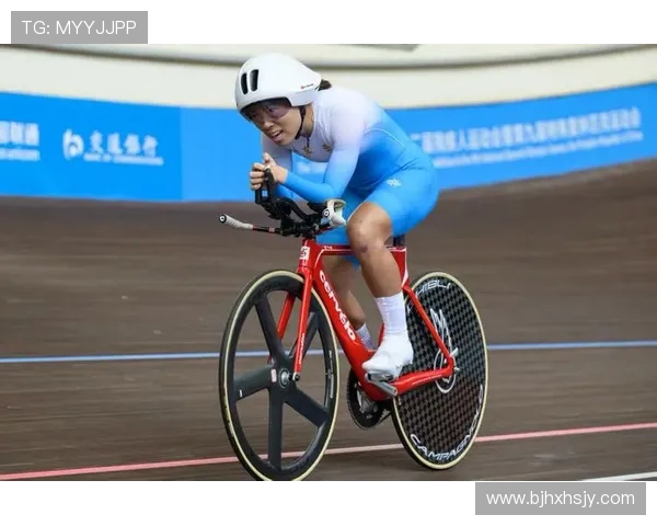 自行车选手比赛中的惊人爆发